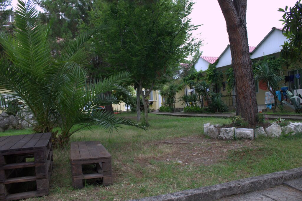 Пицунда - красивый вид на город и море